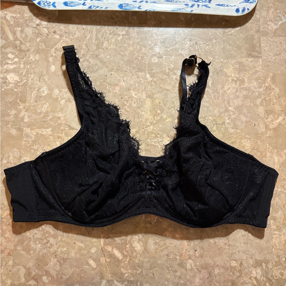 Like-new Lacy sexy City Chic black size 44D bra